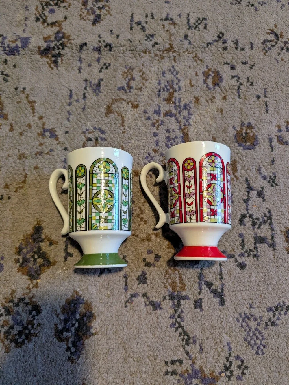 2‎ Vintage Royal Crown Arnart Smug Mugs Notre Dame Stain Glass Pattern Red Green